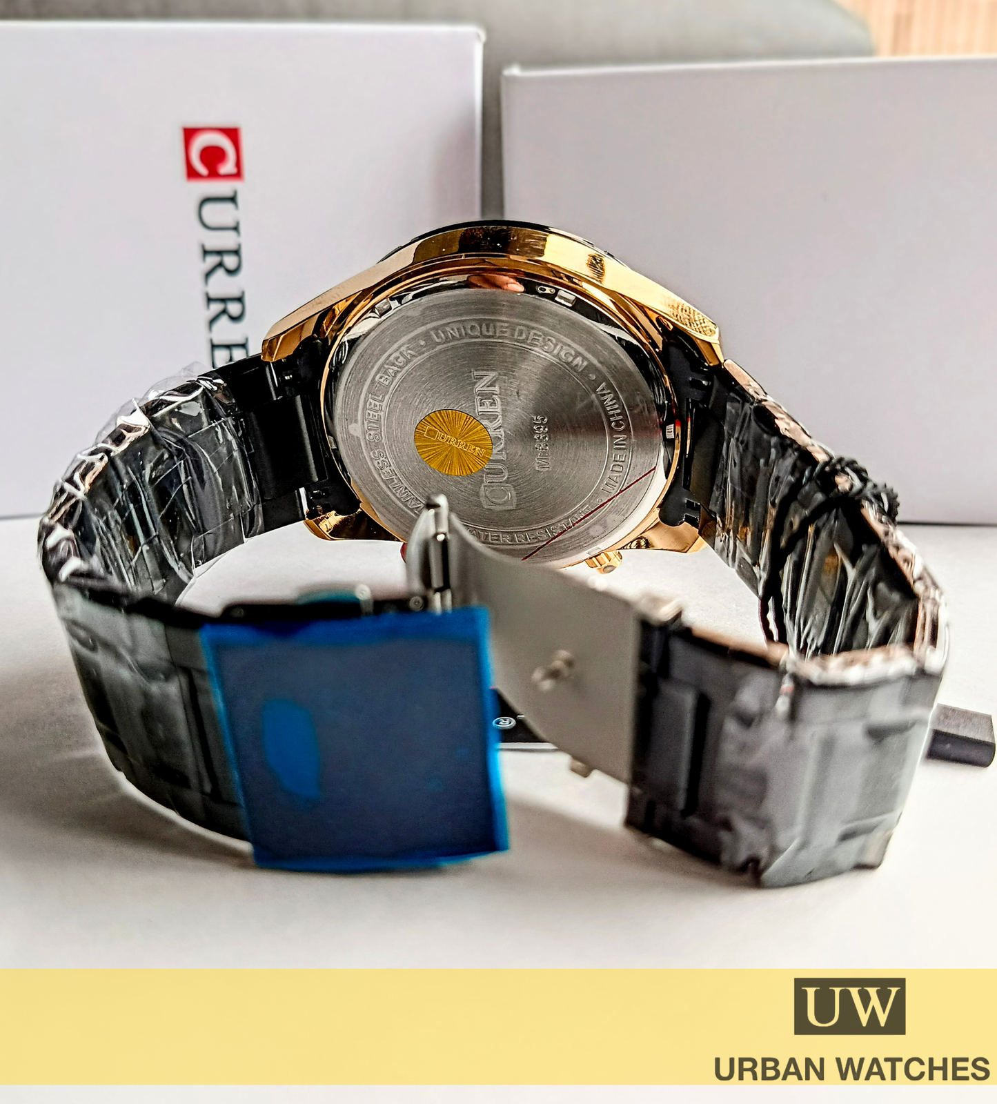 Reloj Curren 8395 Enigma - REF KREd330101 Negro - Dorado